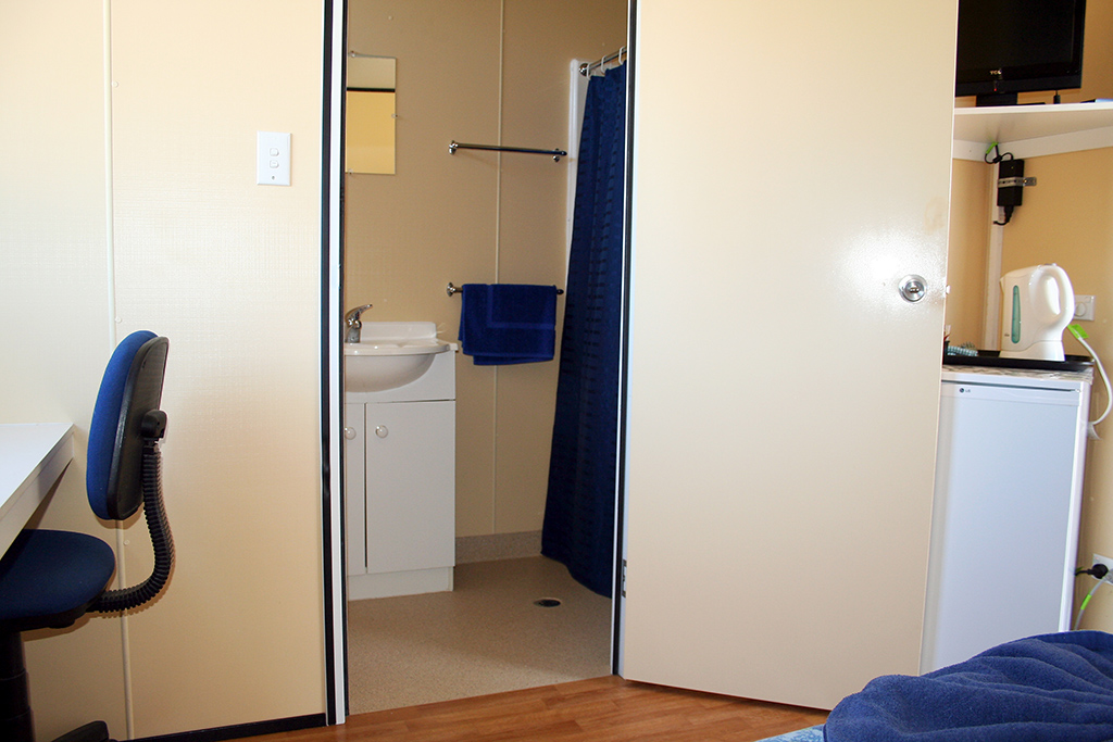 Single Room with Ensuite 6