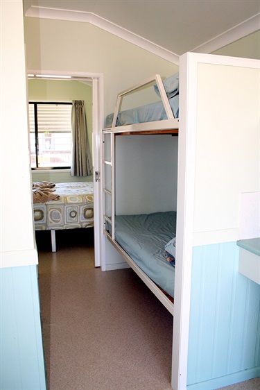Standard_Cabin_15.jpg